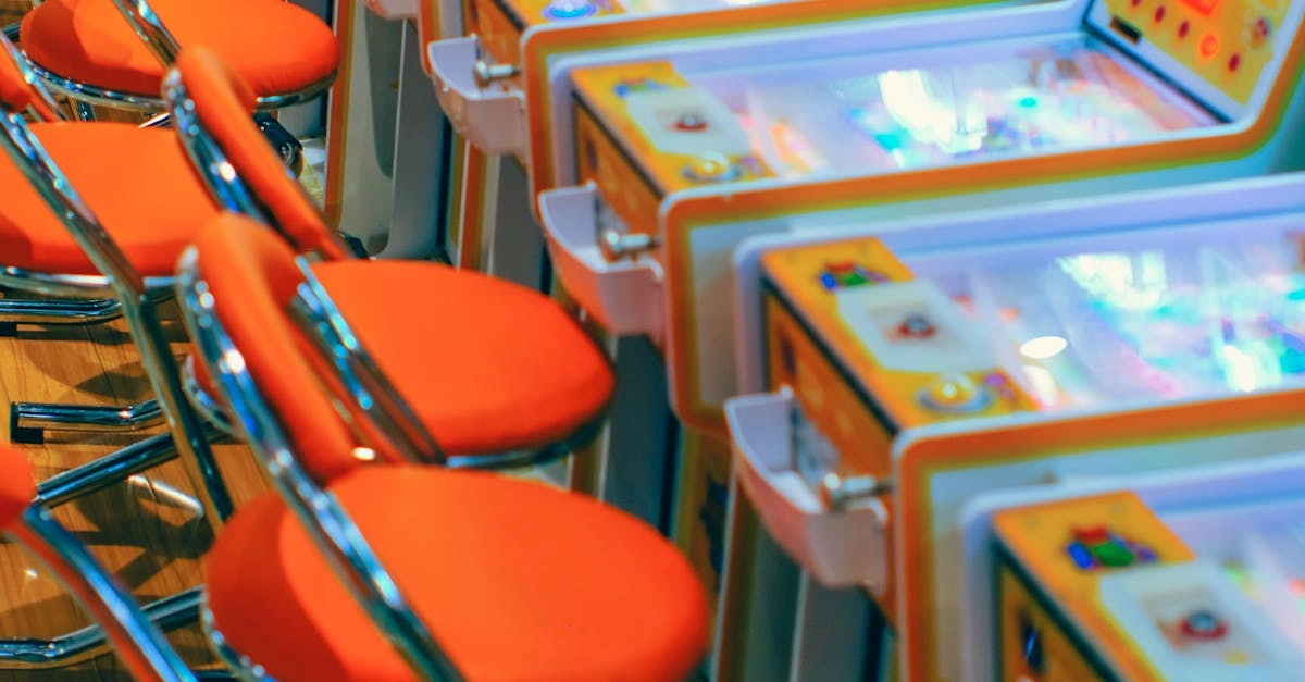 Современные игровые автоматы 2025 года с сенсорными экранами высокого разрешения