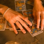 Скриншот игрового интерфейса слот-машины Madame Destiny Megaways